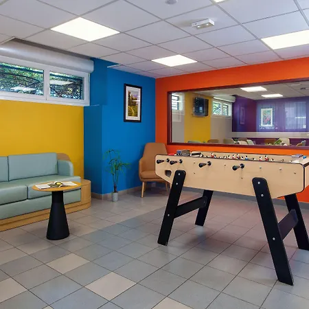 Sejours & Affaires Paris-nanterre Hotel apartamentowy 2*